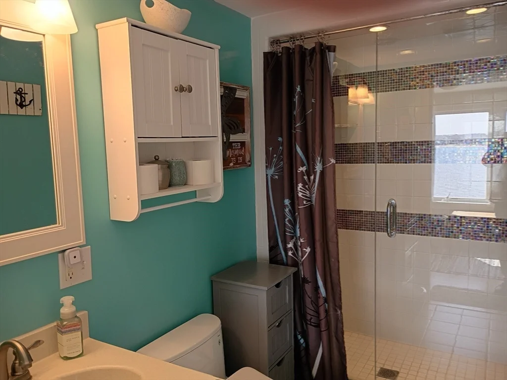 2 bed, 1 bath apartment for rent at 39 Harbor St, Newburyport — photo 27 of 35