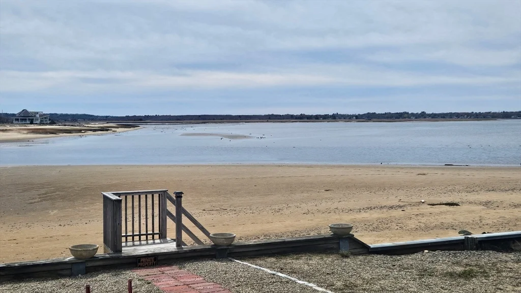 2 bed, 1 bath apartment for rent at 39 Harbor St, Newburyport — photo 4 of 35