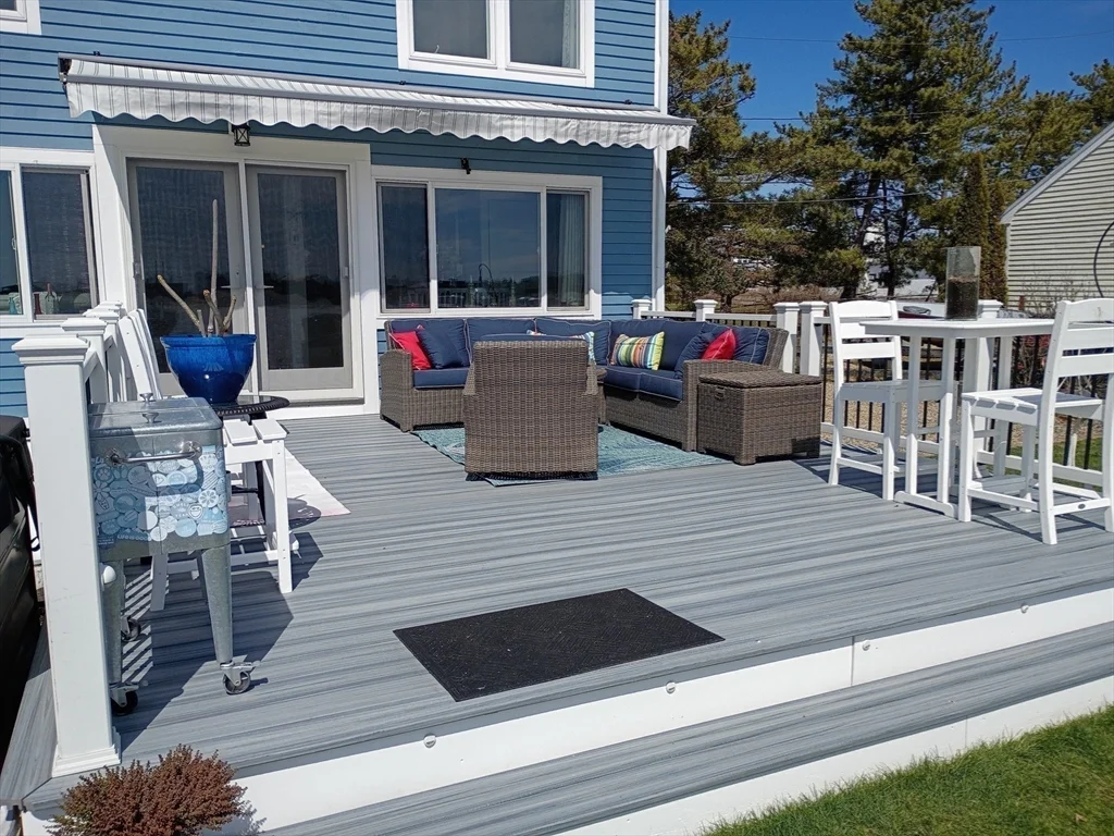 2 bed, 1 bath apartment for rent at 39 Harbor St, Newburyport — photo 34 of 35