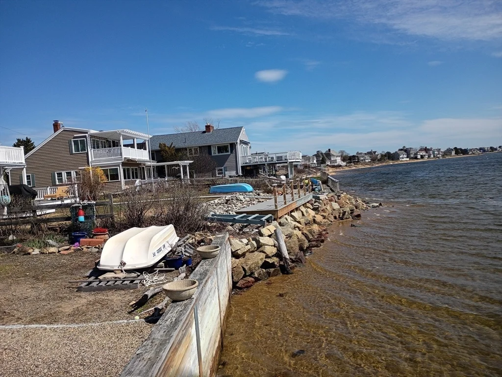 2 bed, 1 bath apartment for rent at 39 Harbor St, Newburyport — photo 31 of 35