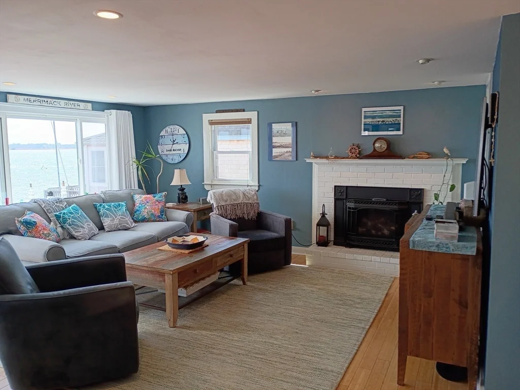 2 bed, 1 bath apartment for rent at 39 Harbor St, Newburyport — photo 18 of 35