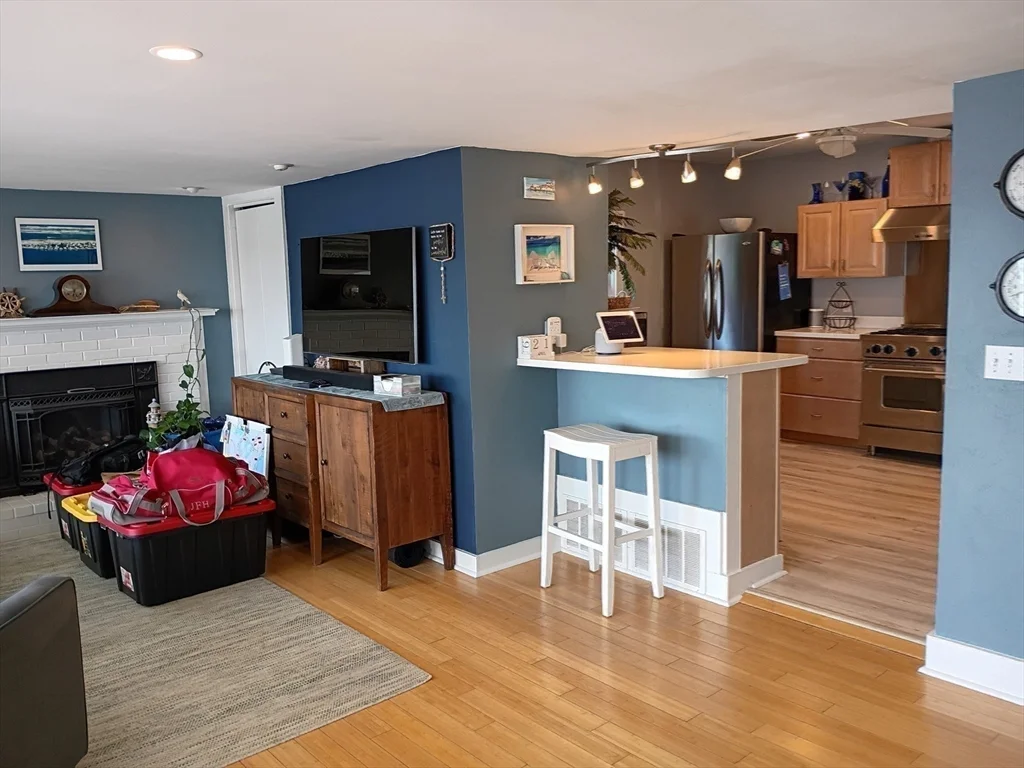 2 bed, 1 bath apartment for rent at 39 Harbor St, Newburyport — photo 17 of 35