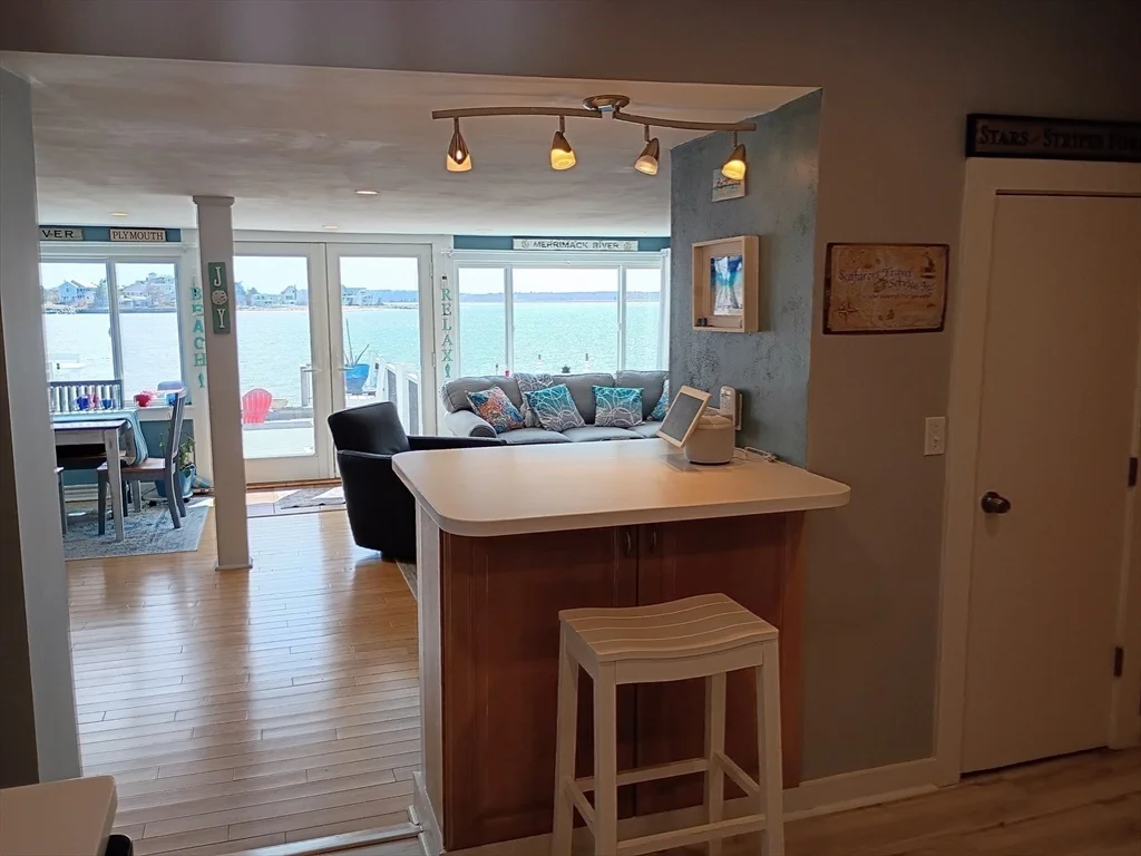 2 bed, 1 bath apartment for rent at 39 Harbor St, Newburyport — photo 13 of 35