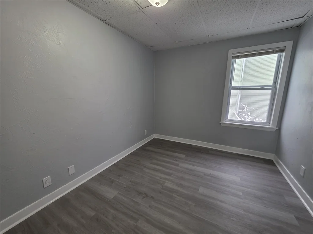 4 bed, 1 bath apartment for rent at 39 Harlem Unit 3, Worcester — photo 7 of 18