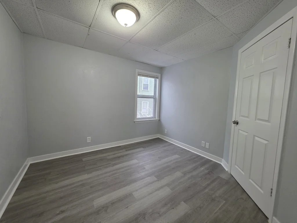 4 bed, 1 bath apartment for rent at 39 Harlem Unit 3, Worcester — photo 9 of 18