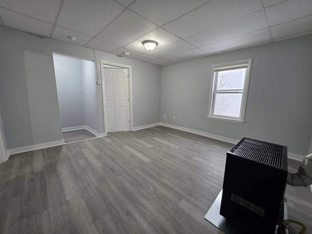 4 bed, 1 bath apartment for rent at 39 Harlem Unit 3, Worcester — photo 6 of 18