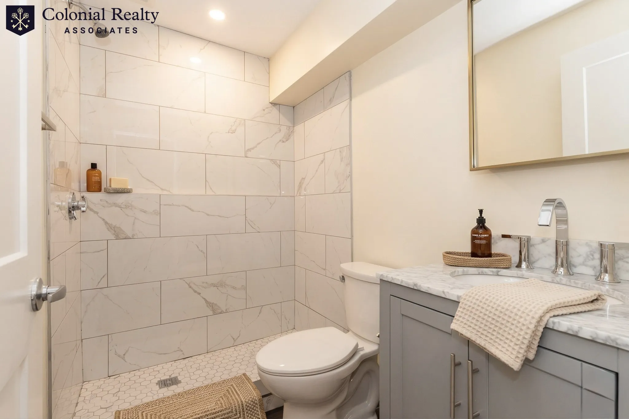 4 bed, 4.5 bath apartment for rent at 39 Harvard St Unit 1, South Medford — photo 2 of 16