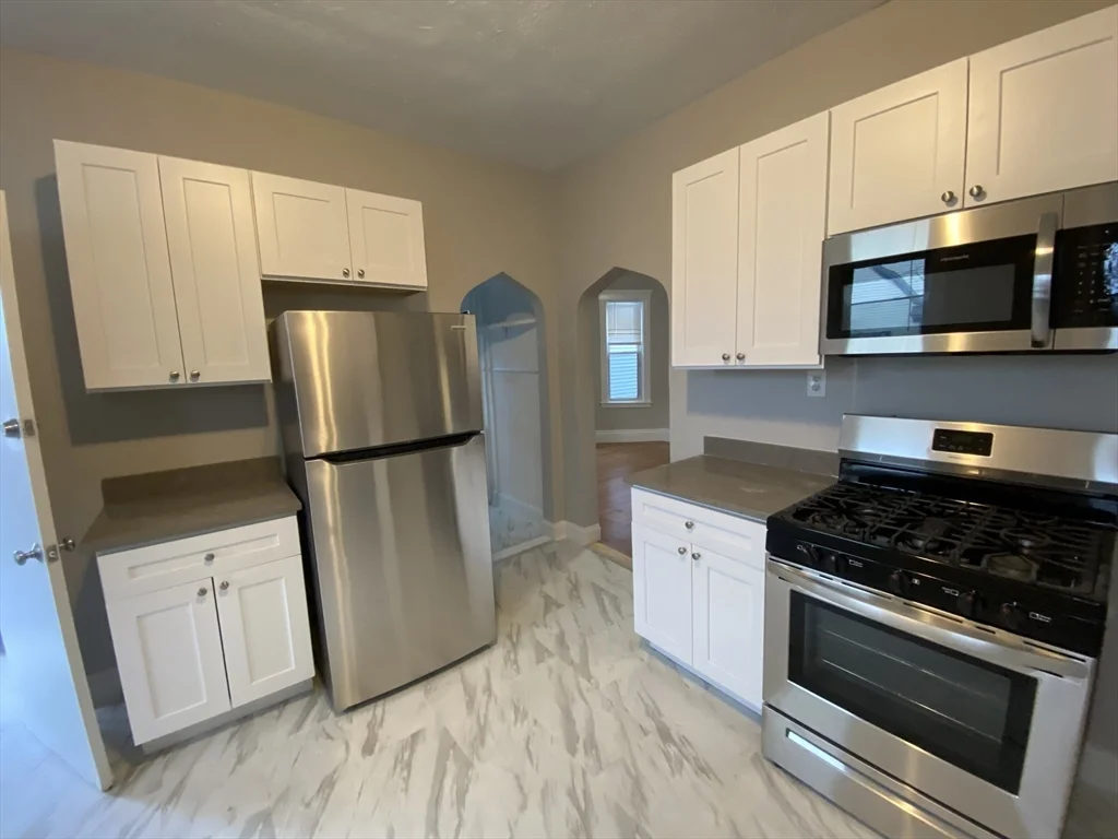 3 bed, 1 bath apartment for rent at 39 Harwood St Unit 2, Dorchester — photo 2 of 14