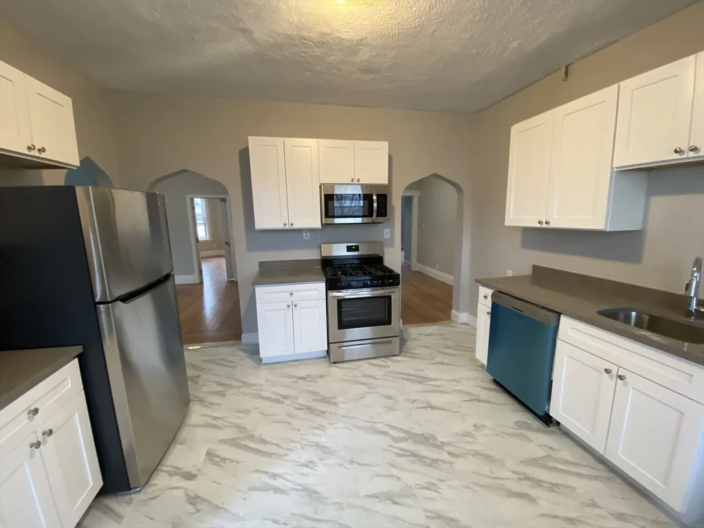 3 bed, 1 bath apartment for rent at 39 Harwood St Unit 2, Dorchester — photo 3 of 14
