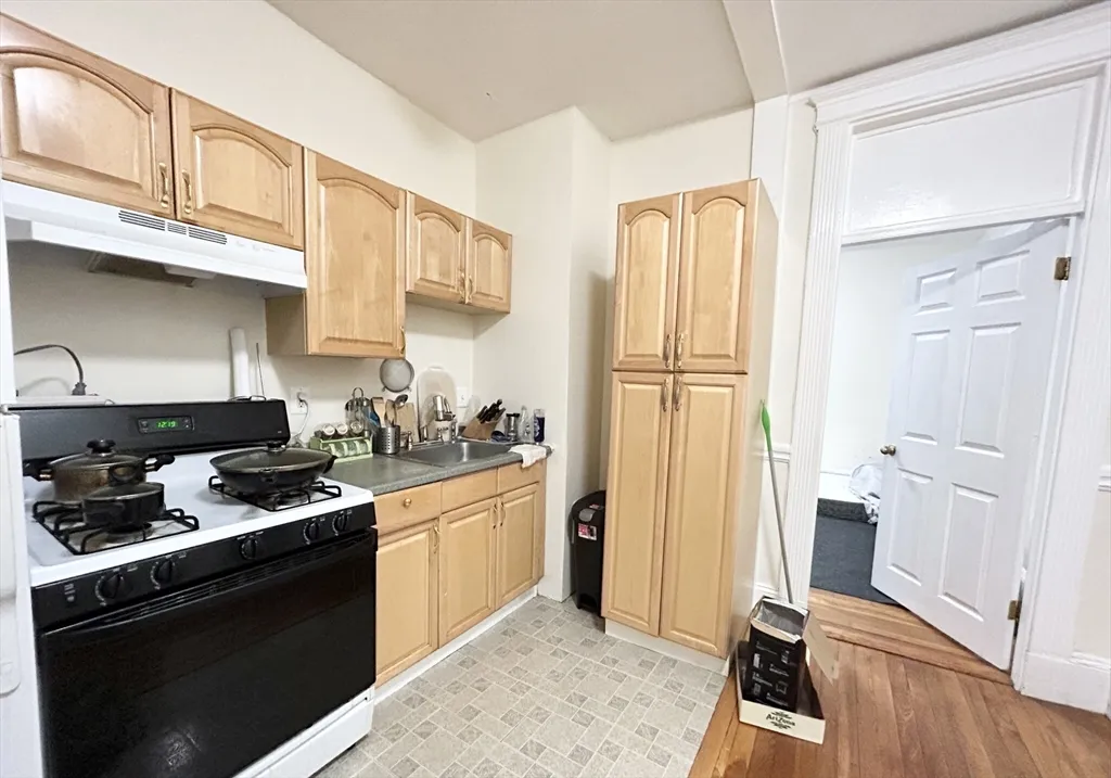 1 bed, 1 bath apartment for rent at 39 Hemenway St Unit 10, Boston — photo 1 of 5