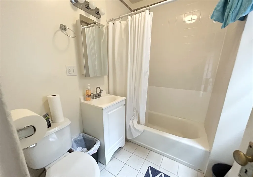 1 bed, 1 bath apartment for rent at 39 Hemenway St Unit 10, Boston — photo 5 of 5