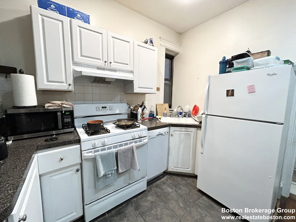 2 bed, 1 bath apartment for rent at 39 Hemenway St Unit 11, Fenway — photo 1 of 9