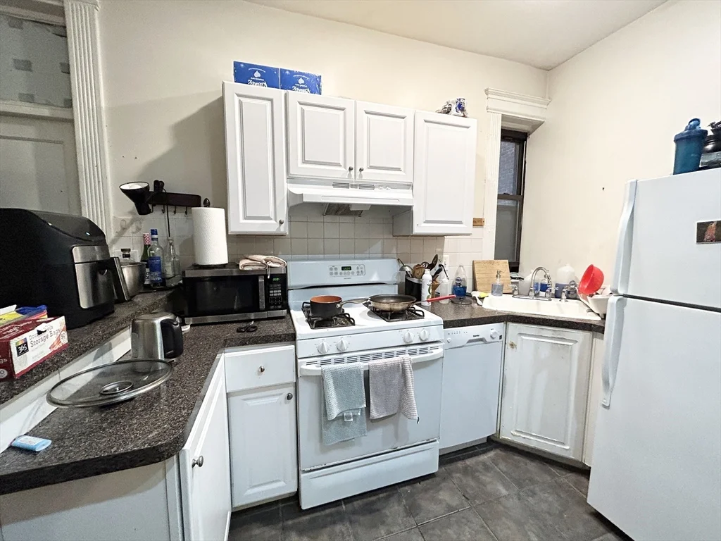 2 bed, 1 bath apartment for rent at 39 Hemenway St Unit 11, Fenway — photo 2 of 9