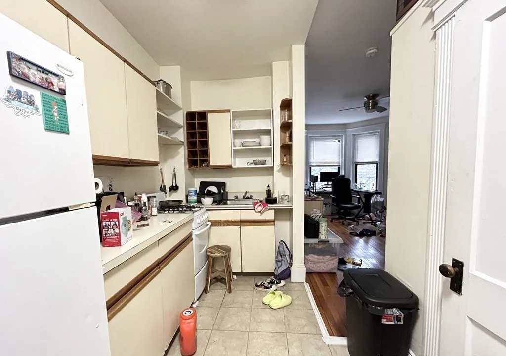 1 bed, 1 bath apartment for rent at 39 Hemenway St Unit 13, Boston — photo 3 of 11