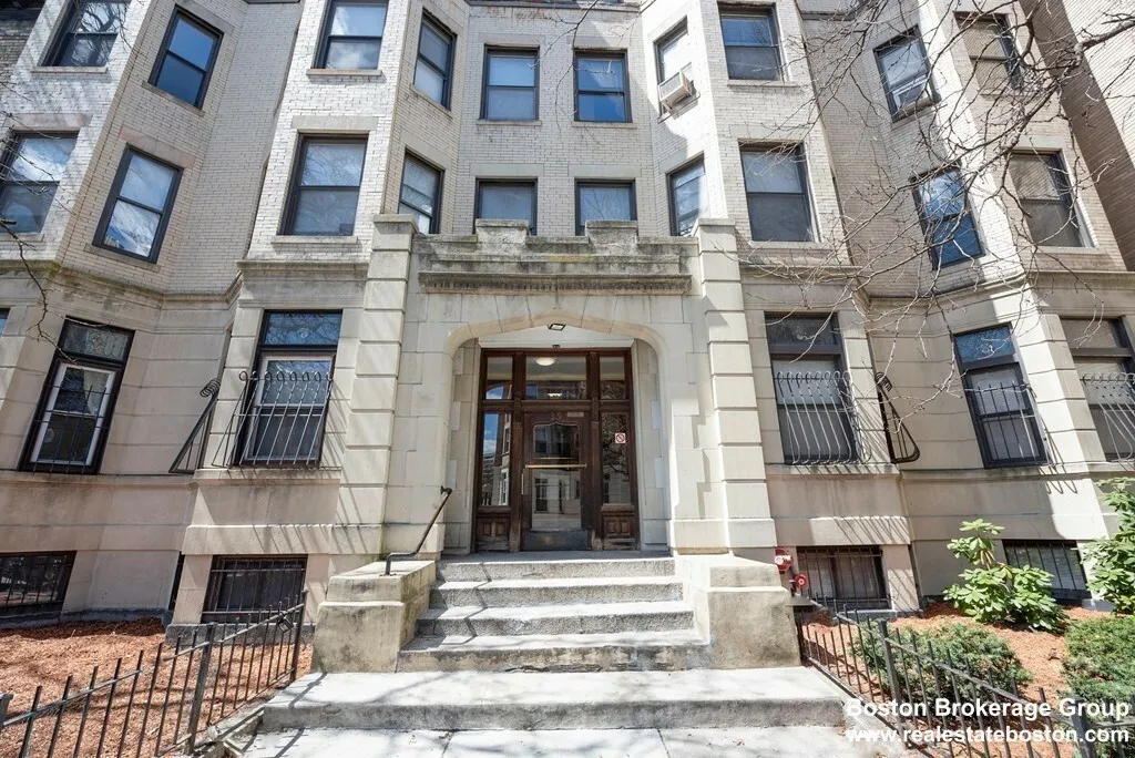 1 bed, 1 bath apartment for rent at 39 Hemenway St Unit 13, Boston — photo 6 of 11