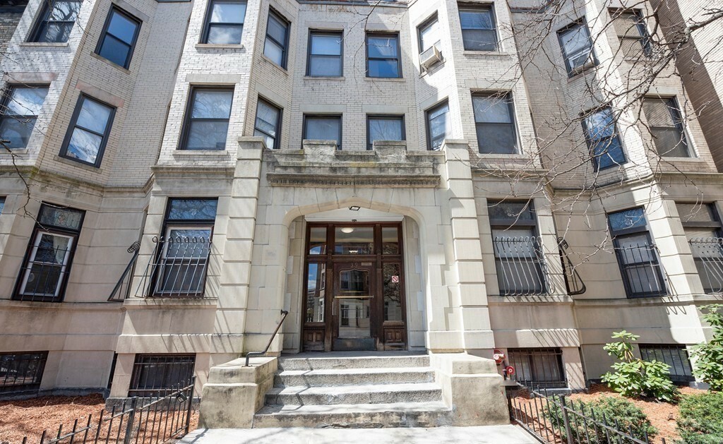 1 bed, 1 bath apartment for rent at 39 Hemenway St Unit 2, Fenway — photo 7 of 8