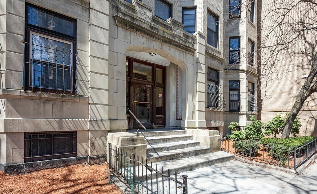 1 bed, 1 bath apartment for rent at 39 Hemenway St Unit 2, Fenway — photo 6 of 8