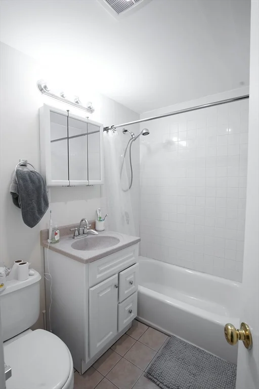 1 bed, 1 bath apartment for rent at 39 Hemenway St Unit 23a, Fenway — photo 9 of 9