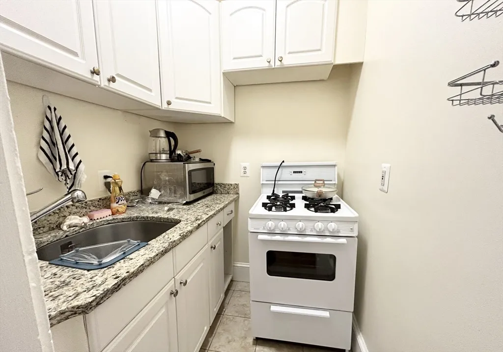 Studio bed, 1 bath apartment for rent at 39 Hemenway St Unit 25, Boston — photo 1 of 6
