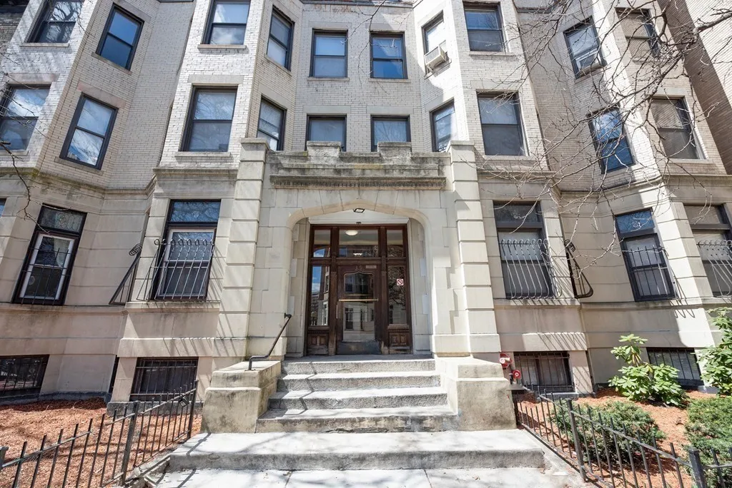 4 bed, 2 bath apartment for rent at 39 Hemenway St Unit 26, Boston — photo 24 of 28