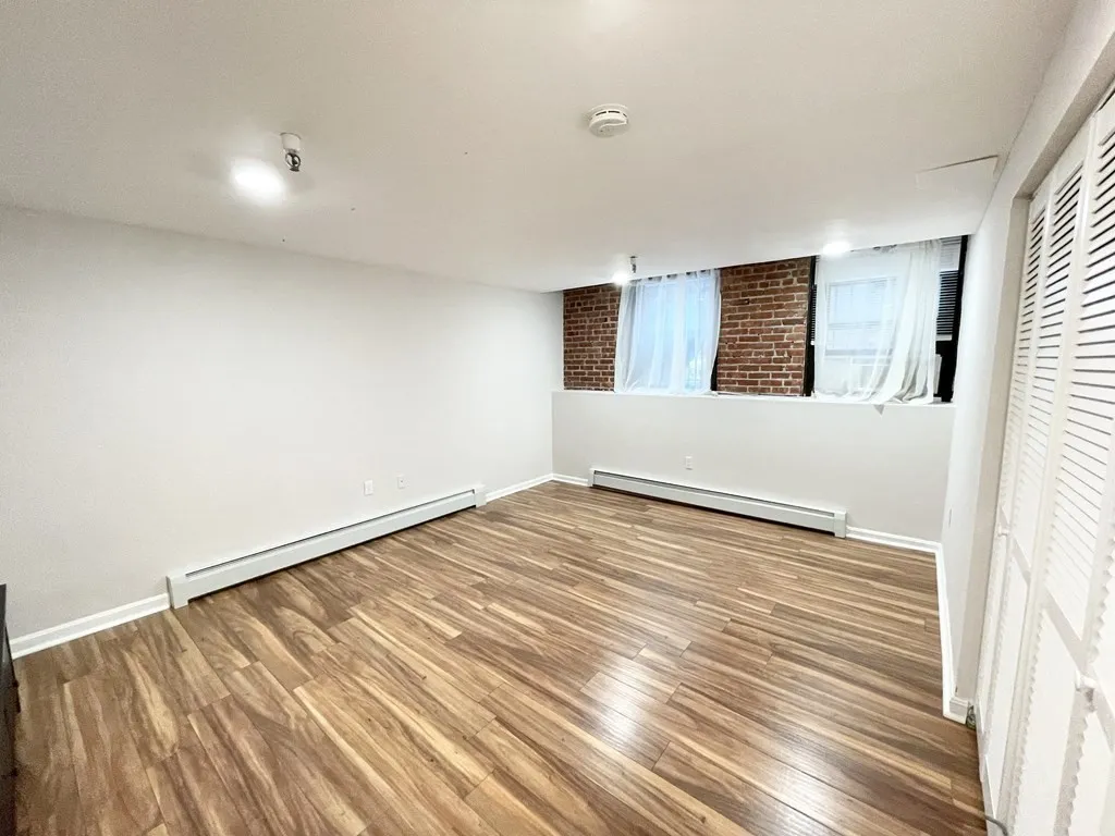4 bed, 2 bath apartment for rent at 39 Hemenway St Unit 26, Boston — photo 6 of 28