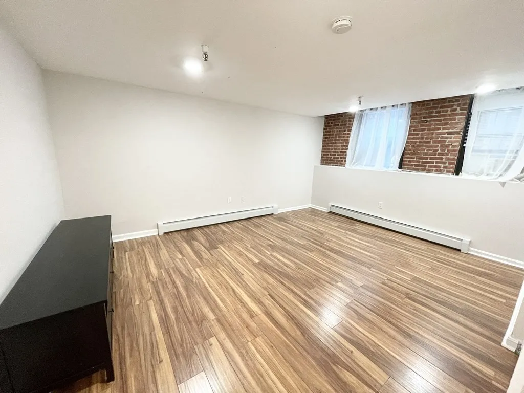 4 bed, 2 bath apartment for rent at 39 Hemenway St Unit 26, Boston — photo 7 of 28