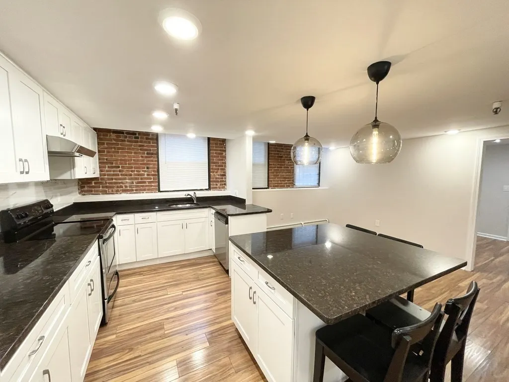 4 bed, 2 bath apartment for rent at 39 Hemenway St Unit 26, Boston — photo 1 of 28