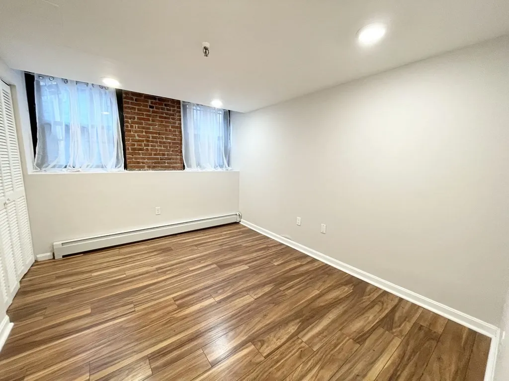 4 bed, 2 bath apartment for rent at 39 Hemenway St Unit 26, Boston — photo 9 of 28