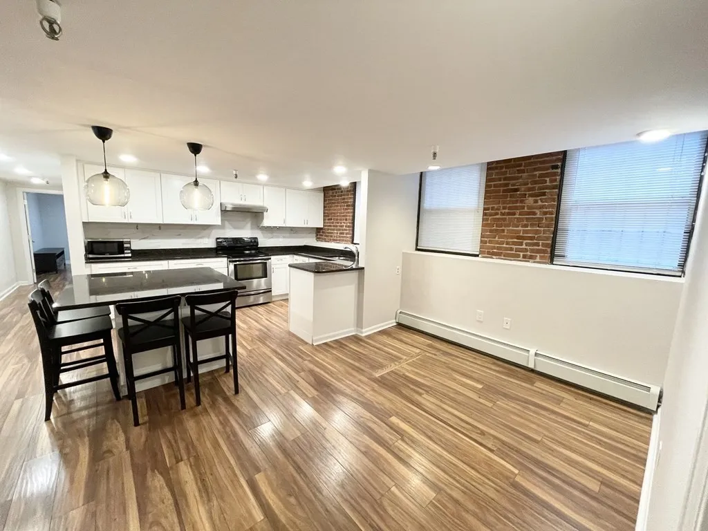 4 bed, 2 bath apartment for rent at 39 Hemenway St Unit 26, Boston — photo 3 of 28
