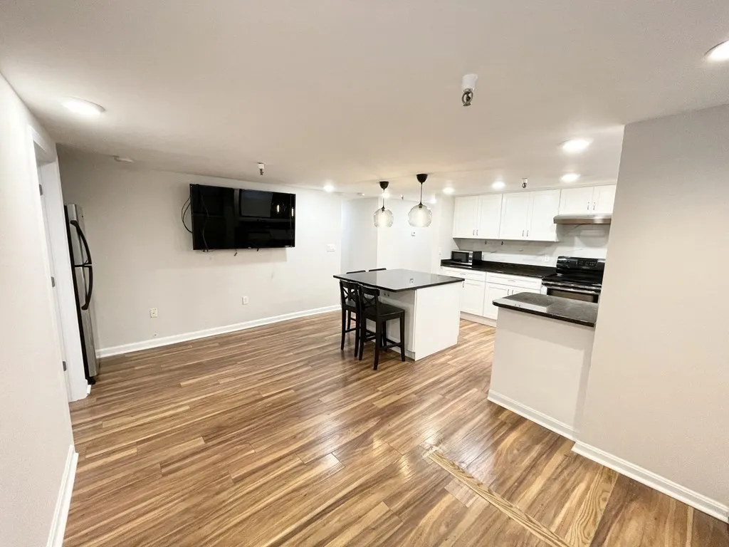 4 bed, 2 bath apartment for rent at 39 Hemenway St Unit 26, Boston — photo 18 of 28