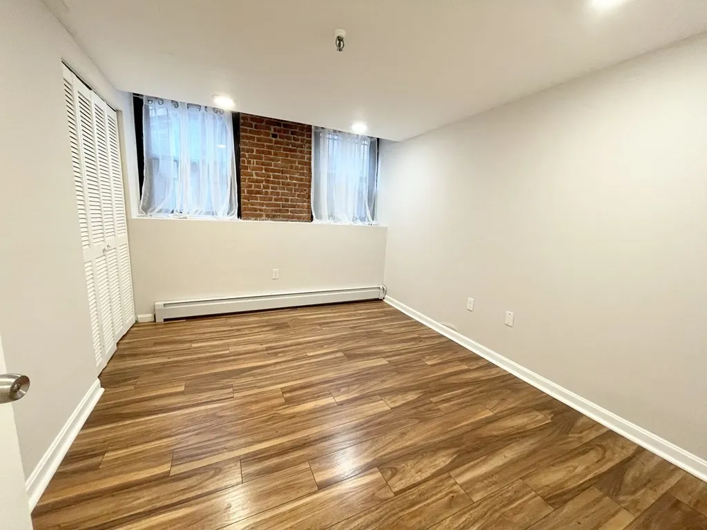 4 bed, 2 bath apartment for rent at 39 Hemenway St Unit 26, Boston — photo 10 of 28