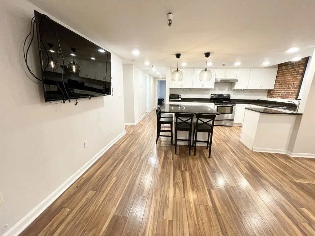 4 bed, 2 bath apartment for rent at 39 Hemenway St Unit 26, Boston — photo 5 of 28