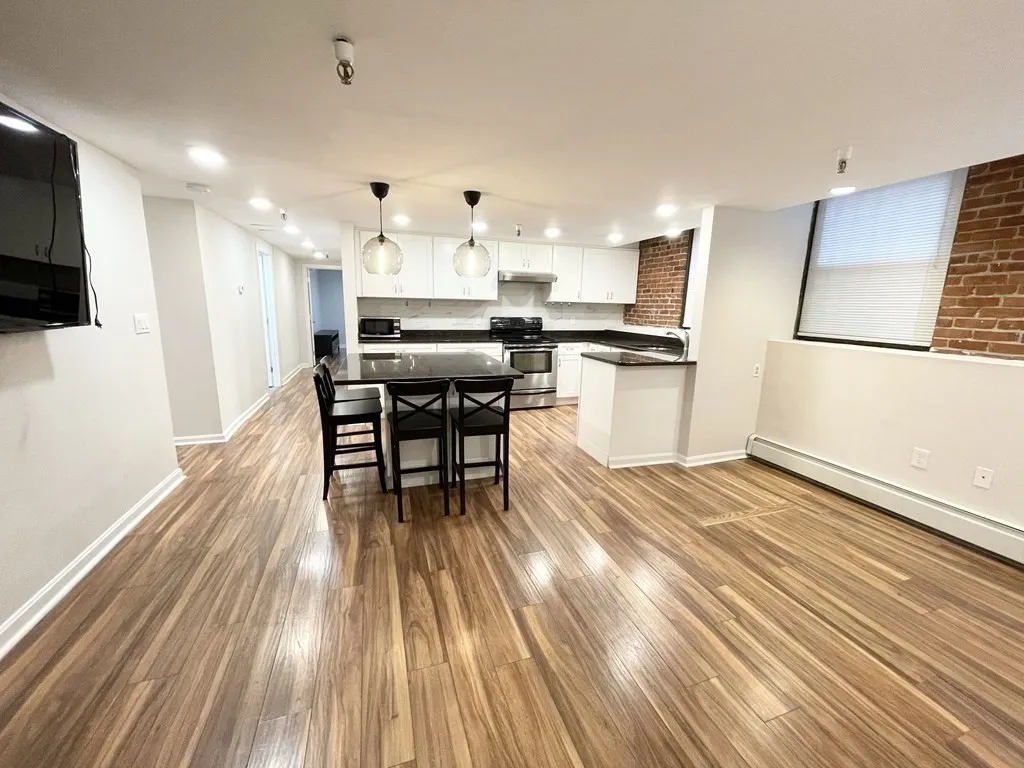 4 bed, 2 bath apartment for rent at 39 Hemenway St Unit 26, Boston — photo 2 of 28