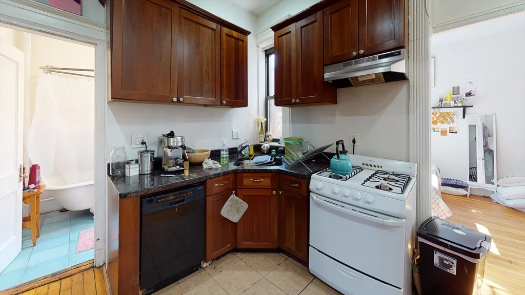 1 bed, 1 bath apartment for rent at 39 Hemenway Unit 14, Fenway — photo 3 of 8