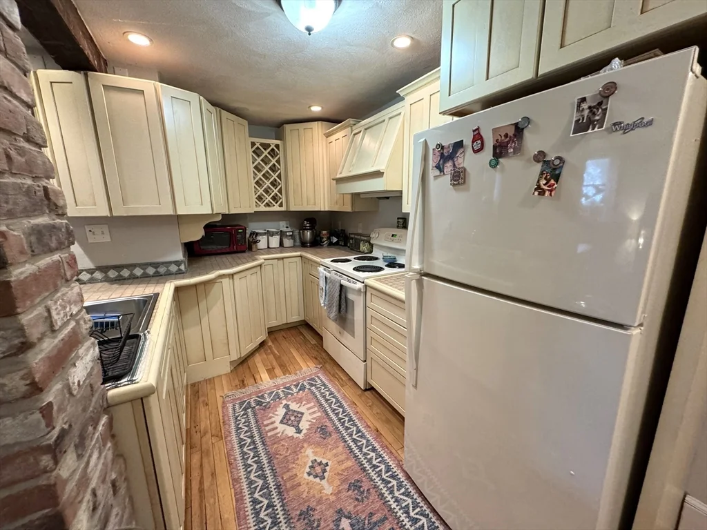 1 bed, 1 bath apartment for rent at 39 Highland Ave Unit G, Arlington — photo 4 of 16