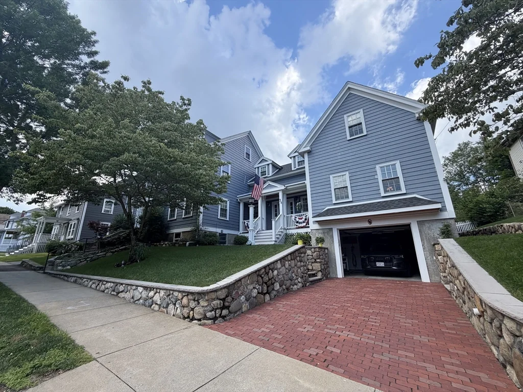 1 bed, 1 bath apartment for rent at 39 Highland Ave Unit R, Arlington — photo 1 of 15
