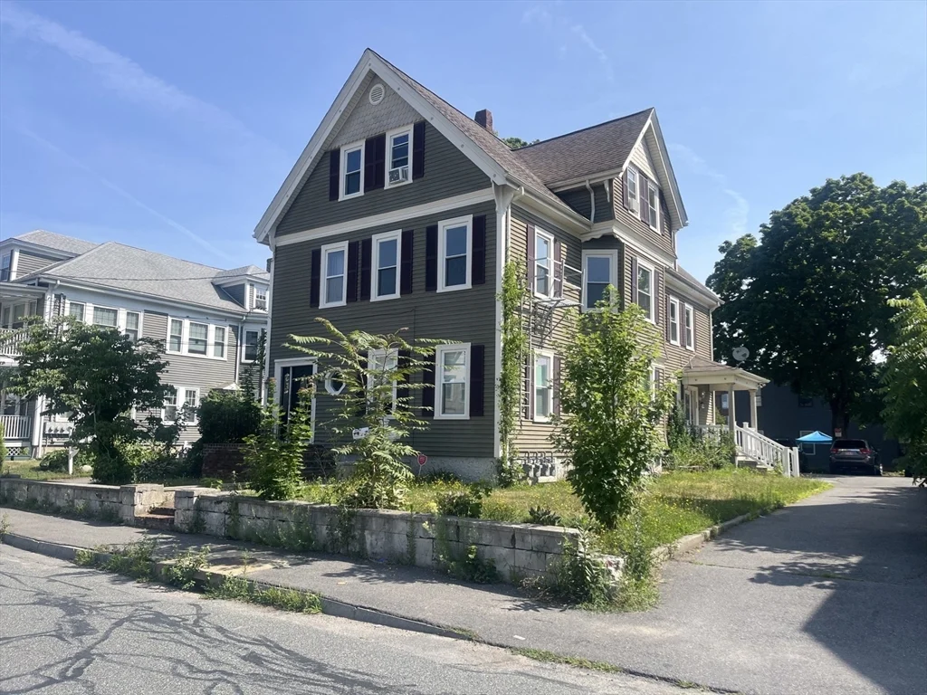 1 bed, 1 bath apartment for rent at 39 Hodges Ave Unit 2F, Taunton