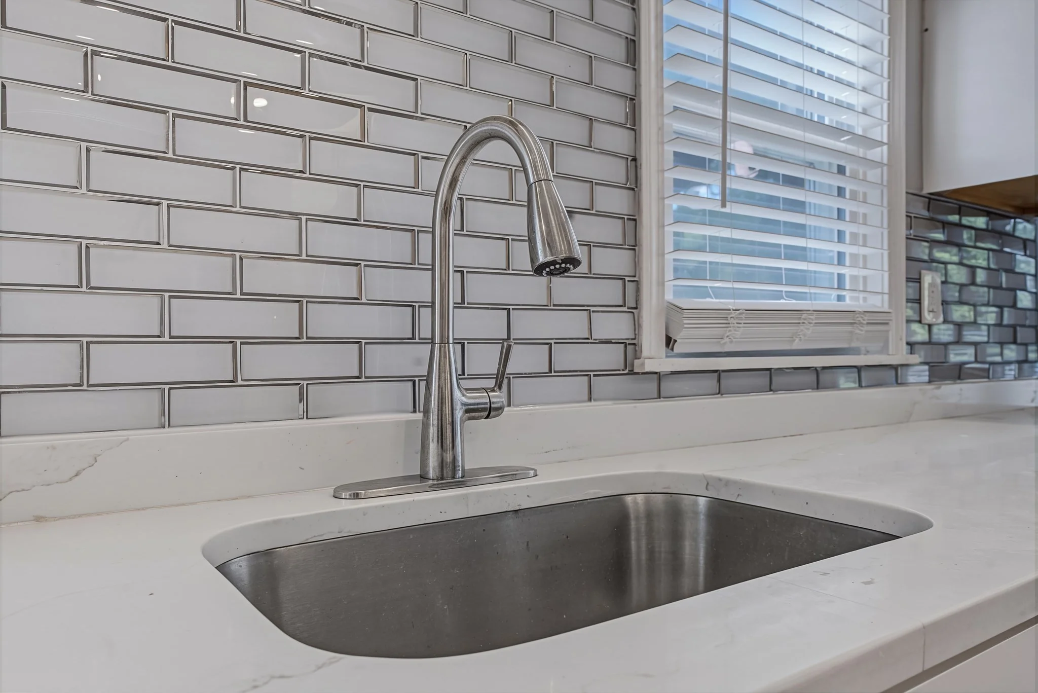 2 bed, 1 bath apartment for rent at 39 Hope St Unit 2, Attleboro — photo 3 of 17