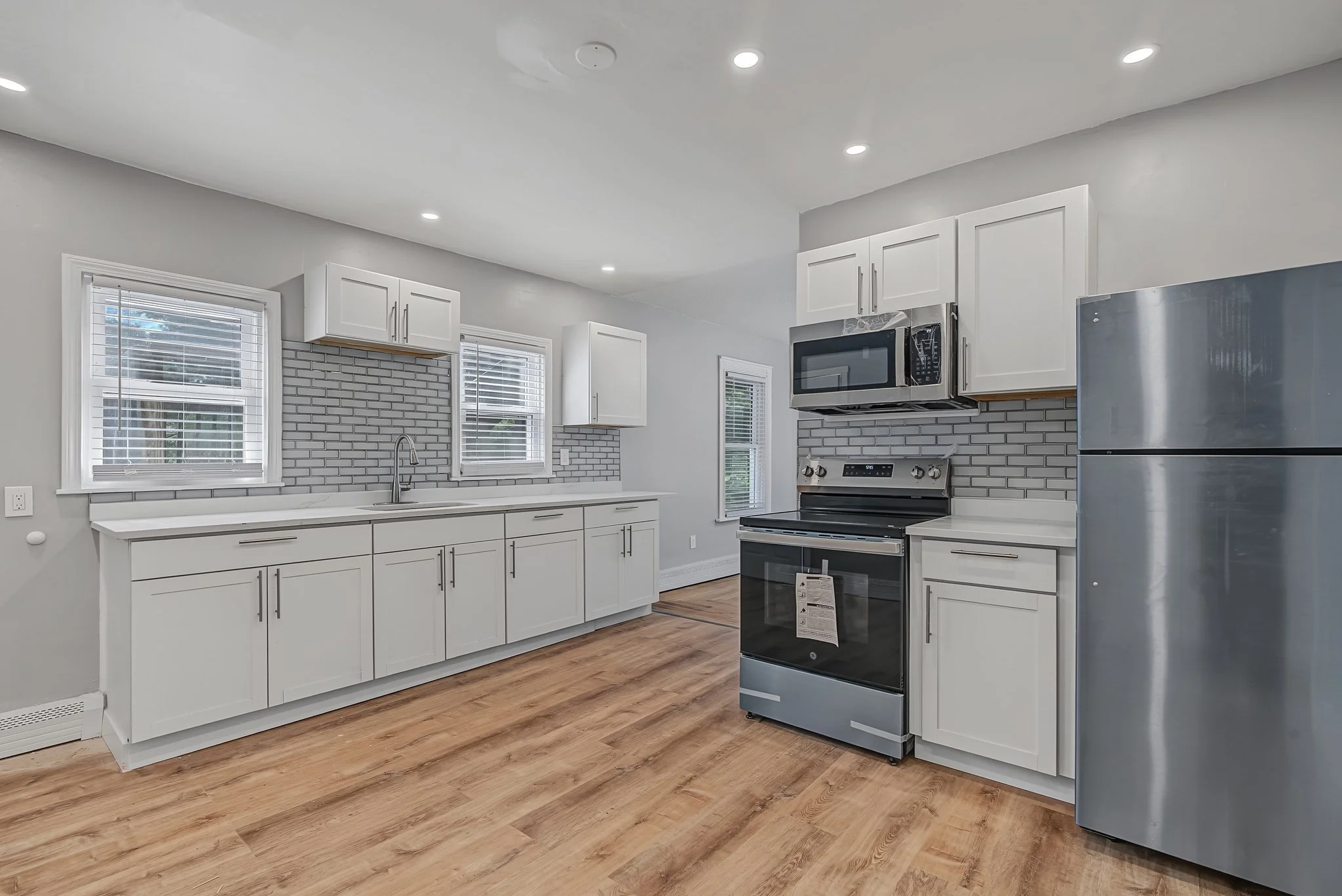 2 bed, 1 bath apartment for rent at 39 Hope St Unit 2, Attleboro — photo 2 of 17