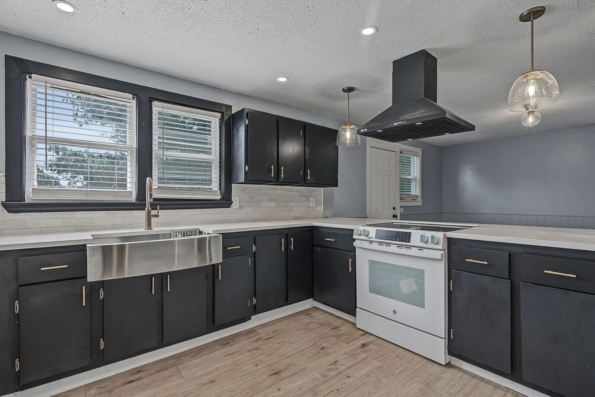 2 bed, 1 bath apartment for rent at 39 Hope St Unit 3, Attleboro — photo 1 of 17