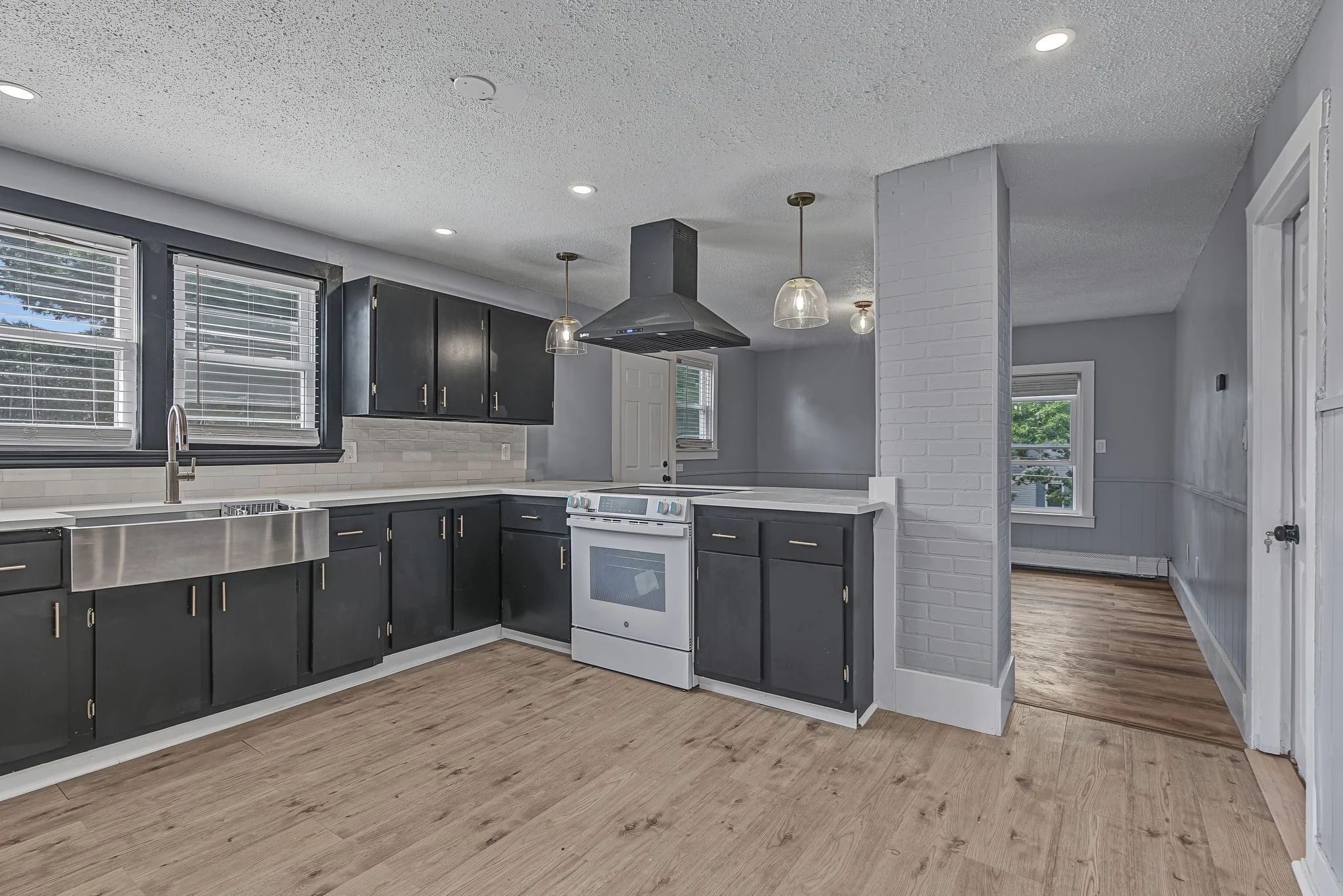 2 bed, 1 bath apartment for rent at 39 Hope St Unit 3, Attleboro — photo 2 of 17