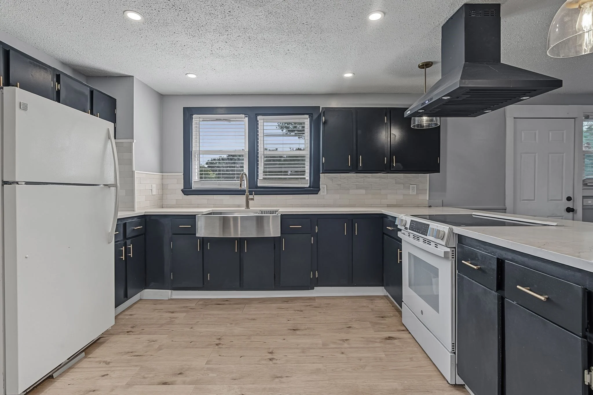 2 bed, 1 bath apartment for rent at 39 Hope St Unit 3, Attleboro — photo 3 of 17