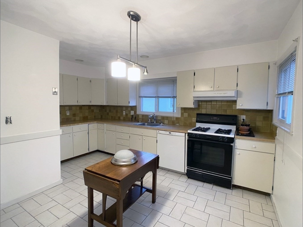 2 bed, 1 bath apartment for rent at 39 Hull St Unit 2, Belmont — photo 8 of 16
