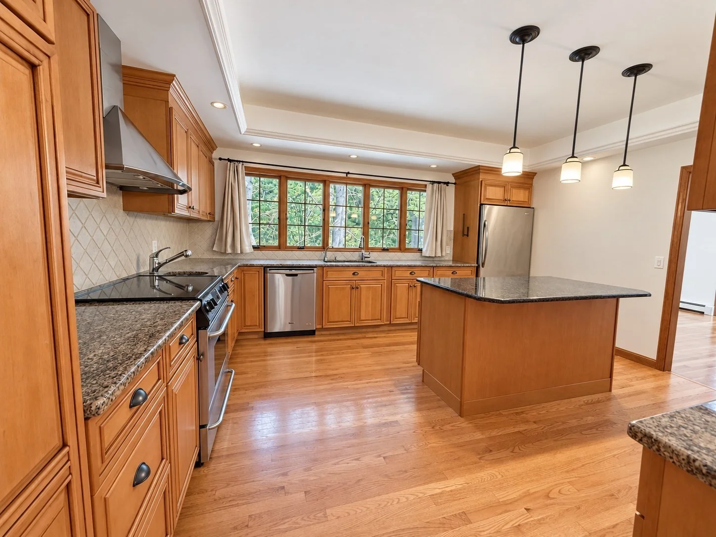 5 bed, 3 bath apartment for rent at 39 Ingleside, Lexington — photo 6 of 22