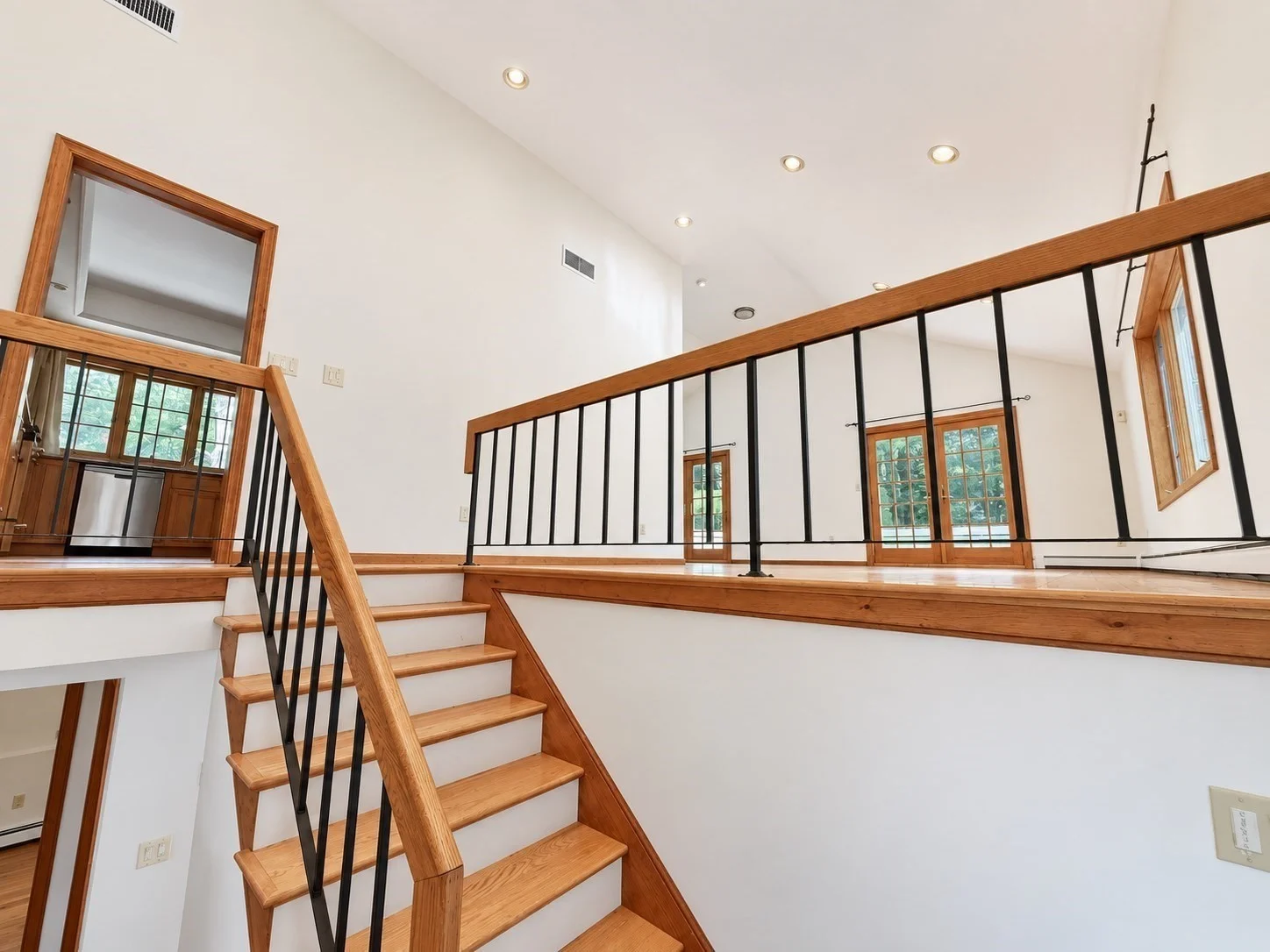 5 bed, 3 bath apartment for rent at 39 Ingleside, Lexington — photo 3 of 22
