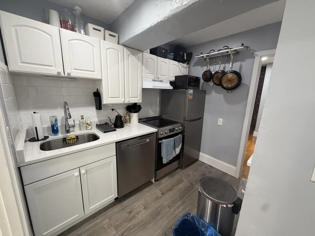 2 bed, 1 bath apartment for rent at 39 Irving St Unit 1, Beacon Hill — photo 2 of 12