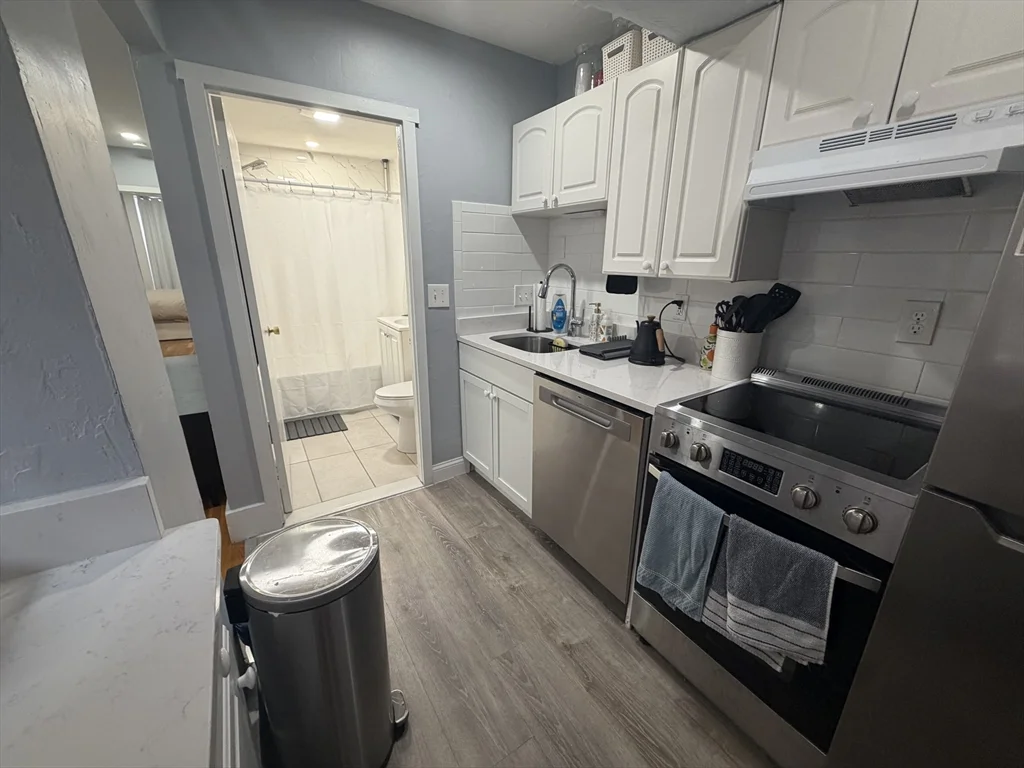 2 bed, 1 bath apartment for rent at 39 Irving St Unit 1, Beacon Hill — photo 3 of 12