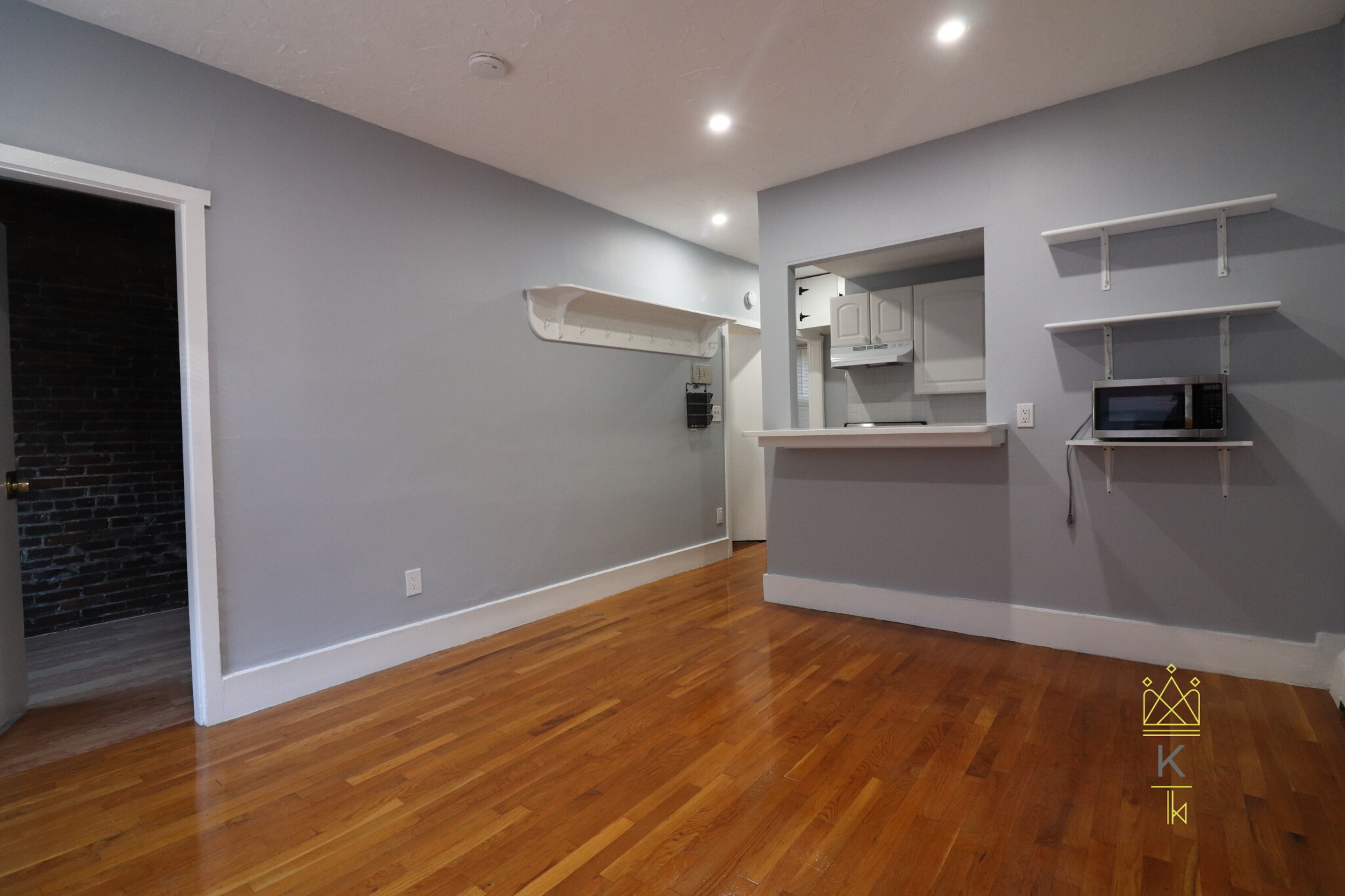 1.5 bed, 1 bath apartment for rent at 39 Irving St Unit 2, Beacon Hill — photo 2 of 28