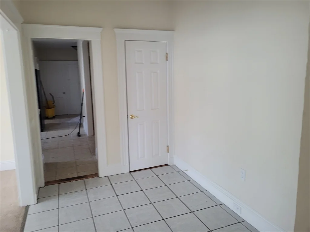 1 bed, 1 bath apartment for rent at 39 Irving St Unit 4, Everett — photo 4 of 8
