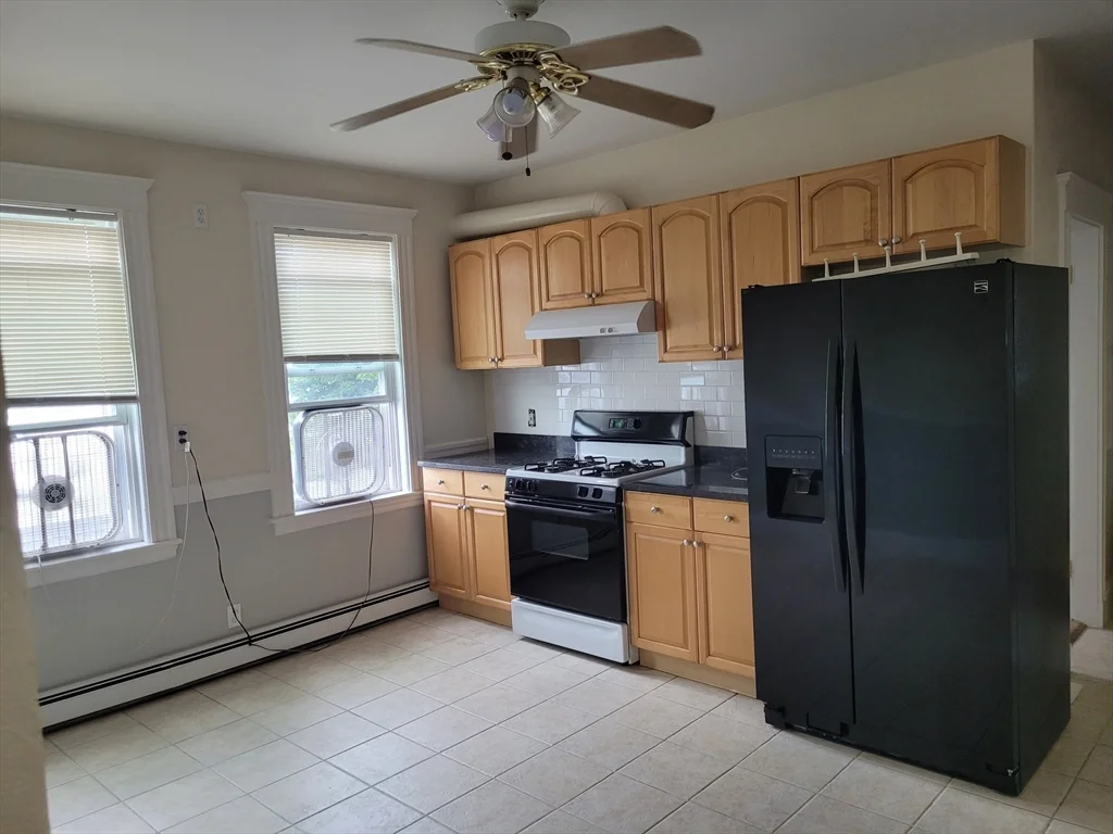 1 bed, 1 bath apartment for rent at 39 Irving St Unit 4, Everett — photo 6 of 8